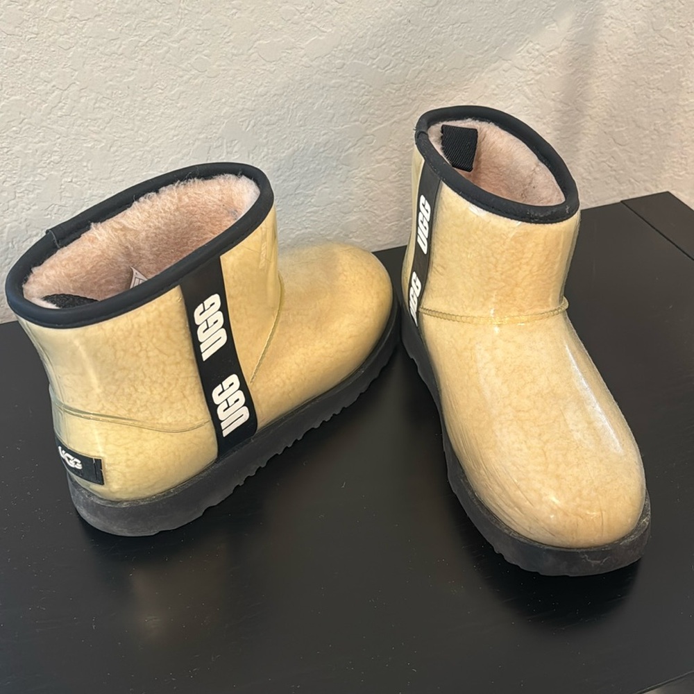 Short waterproof uggs (has the plastic coating on outside)